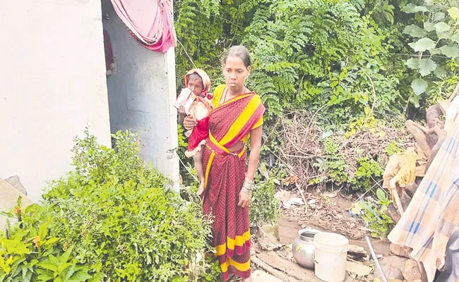 Living House Collapsed Due To Heavy Rain In Vikarabad - Sakshi