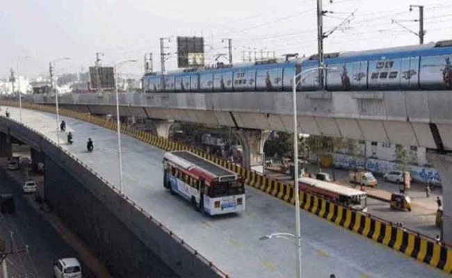 Man Committed Suicide By Jumping From Flyover - Sakshi