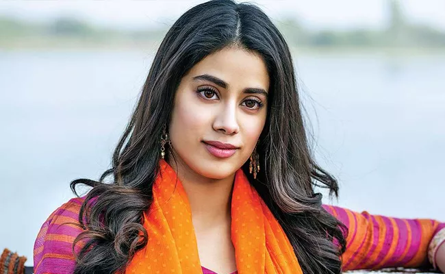 Janhvi Kapoor Wants To Work With Director Vetrimaaran - Sakshi