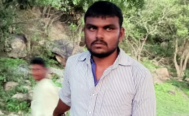 Nalgonda Man Arrested For Taking Pictures Of Lovers Without Their permission - Sakshi