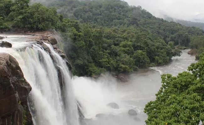 Athirappilly Water Falls:Tourists throng Thrissur in Kerala to witness mesmerizing - Sakshi