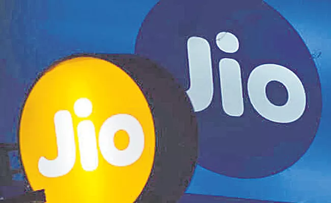 Reliance Jio Q1 net profit rises 24 percent to Rs 4,335 crore as tariff hikes - Sakshi