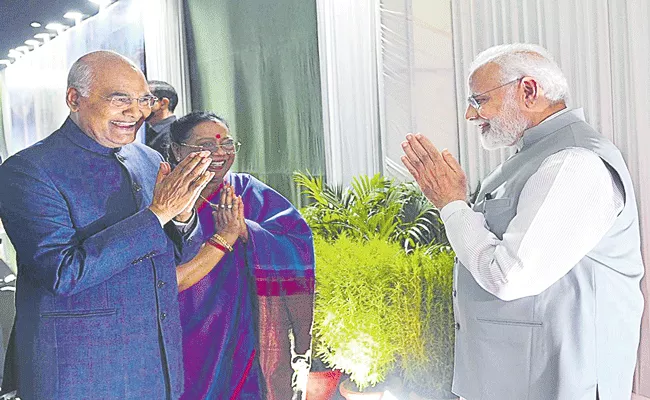 PM Narendra Modi hosts farewell dinner for outgoing President Ram Nath Kovind - Sakshi