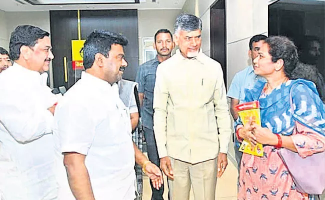 TDP Leaders Internal Fight In Srikakulam - Sakshi