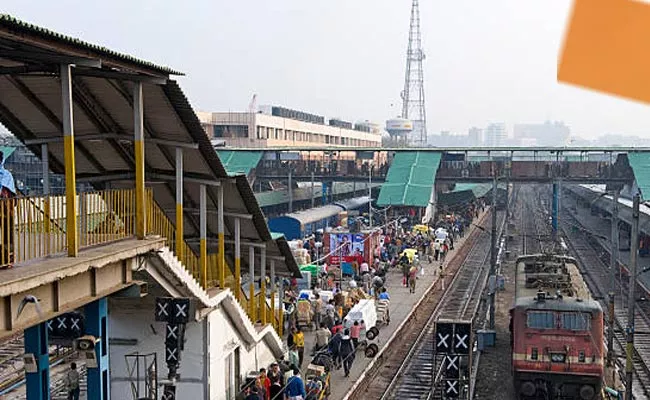 Woman Gangraped At New Delhi Railway Station - Sakshi