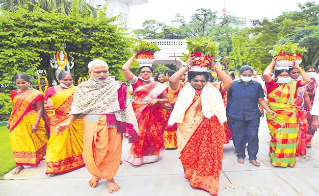 Governor Tamilisai Soundararajan Bonalu Festival Celebration Raj Bhavan - Sakshi