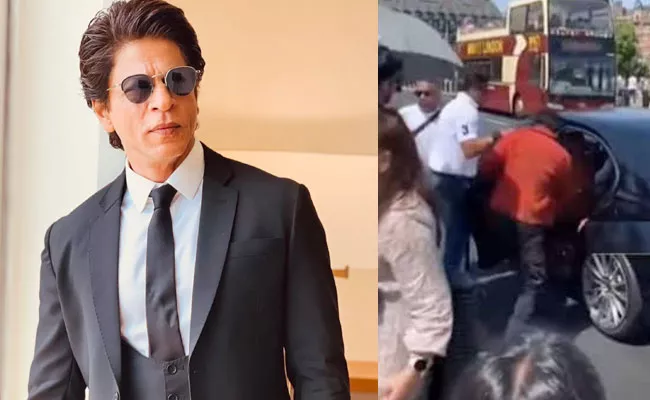 Shahrukh Khan Runs Towards His Car After Fans Recognize Him - Sakshi