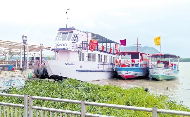 Boating activities of Tourism Department in Vijayawada been closed - Sakshi