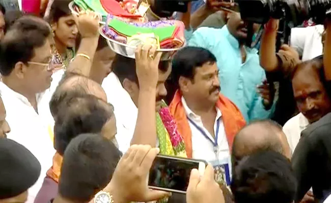 Lal Darwaja Bonalu Celebrations At Hyderabad - Sakshi