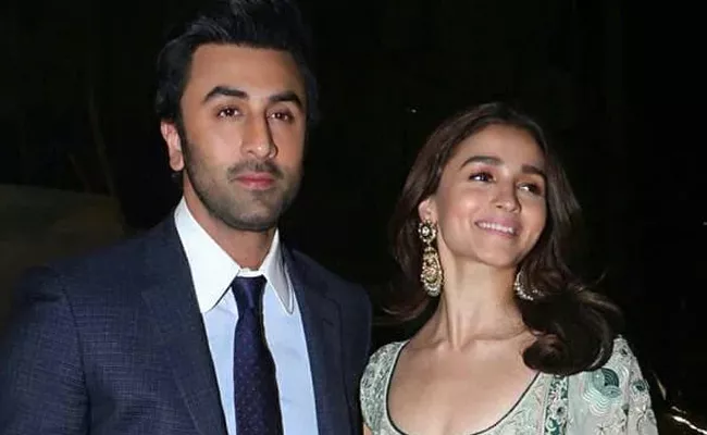 Alia Bhatt On Ranbir Kapoor Directorial Debut Film - Sakshi