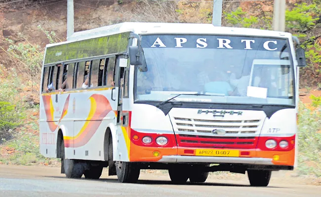 Female drivers in APSRTC Buses Andhra Pradesh - Sakshi