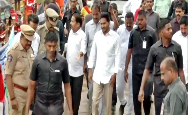 CM YS Jagan KonaSeema Tour In Heavy Rain - Sakshi