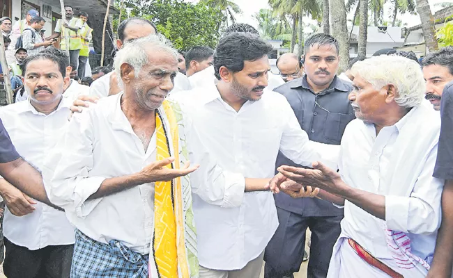 CM Jagan visit villages of Konaseema in Rain - Sakshi