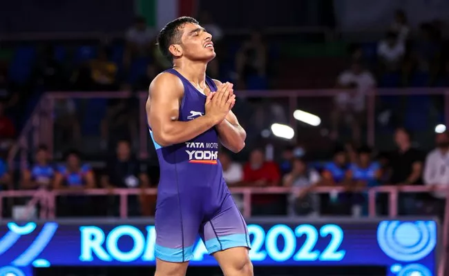 Suraj singh wins gold medal in World Wrestling - Sakshi