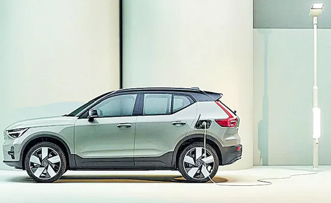 Volvo XC40 Recharge E SUV Launched In India: Price Rs 55. 90 Lakh - Sakshi