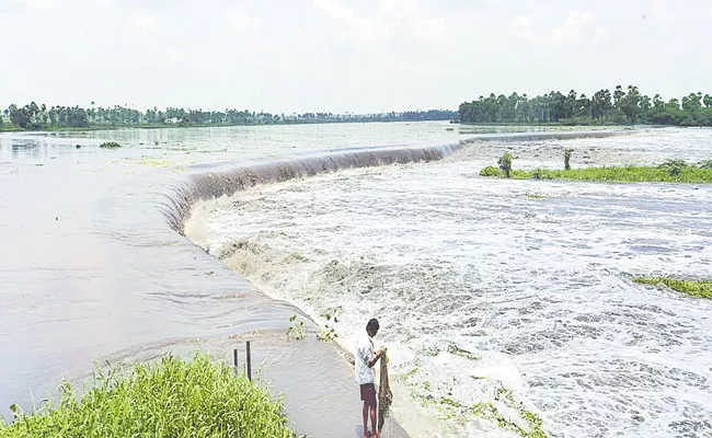 Flood Water Inundated Many Areas In Hyderabad - Sakshi