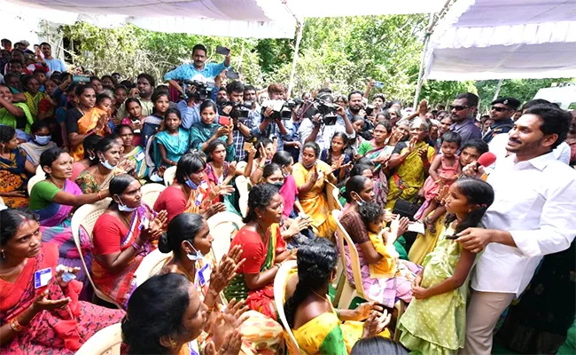 CM YS Jagan Comments with Polavaram Flooded Area People - Sakshi