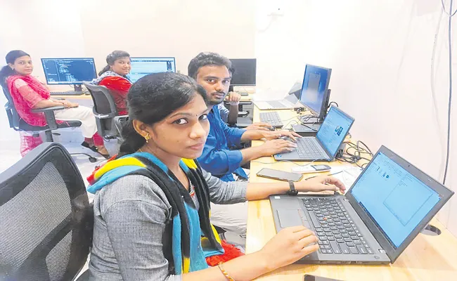 Good job opportunities for students with internship and skill training - Sakshi