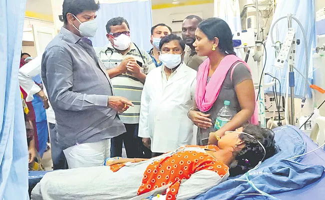 36 Students Fall Sick With Food Poison In Mahabubnagar - Sakshi