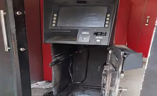 Two Men Were arrested for allegedly trying to rob an ATM - Sakshi