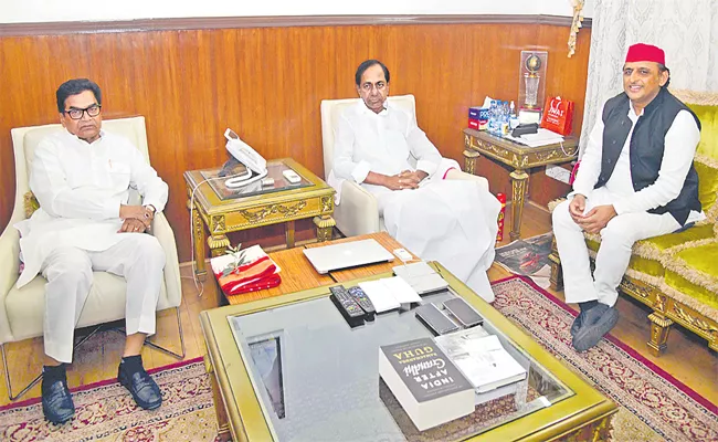 Telangana CM KCR To Meet Akhilesh Yadav - Sakshi