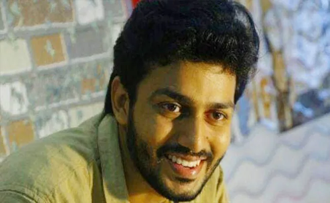 Angamaly Diaries Actor Sarath Chandran Passes Away at 37 - Sakshi