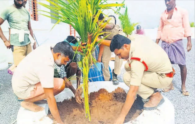 SI Praveen Kumar Participated In Tree Plantation Programme In YSR District - Sakshi