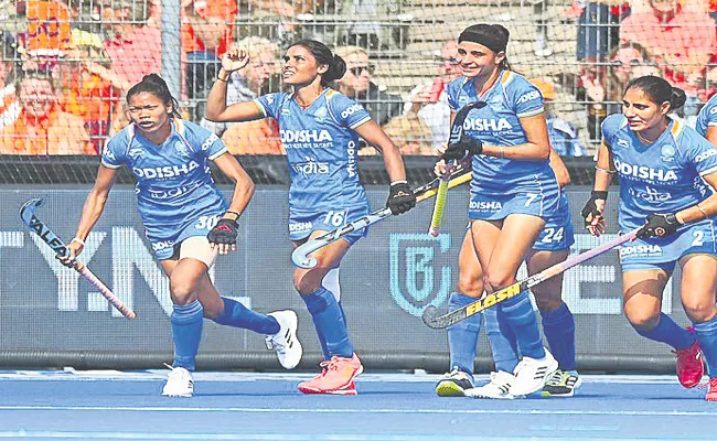 Women Hockey World Cup: India, England Play Out 1-1 Draw - Sakshi