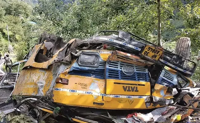 Himachal Pradesh School Bus Falls Into Gorge At Least 16 Dead In Kullu - Sakshi