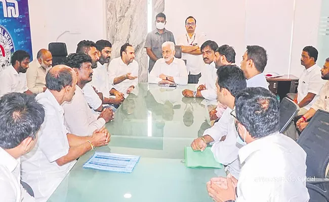 Vijayasai Reddy in meeting of booth conveners - Sakshi