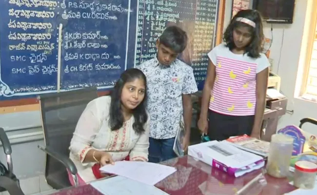 IAS Officer prabhakar Reddy Joins His Childrens In Government School Vijayawada - Sakshi