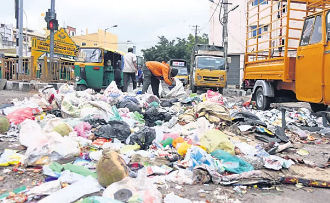 Bengaluru: Municipality Sweepers Strike Over Demands - Sakshi