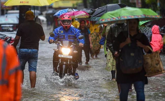 Mumbai Waterlogged, On Alert For Heavy Rain - Sakshi