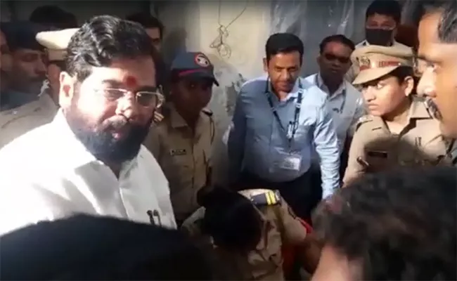 Maharashtra CM Eknath Shinde Arranged The Hospitalisation to an Injured Police Woman in Thane - Sakshi