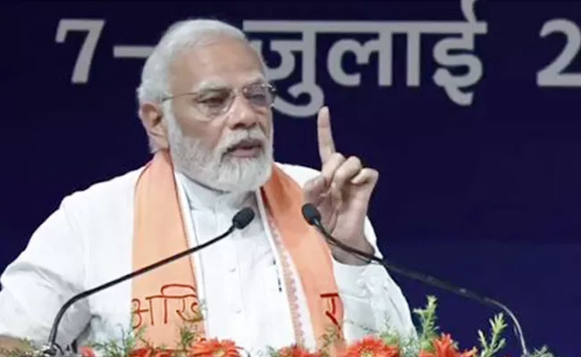 For US Development Is Not Just Glitter Says PM Modi At Varanasi - Sakshi