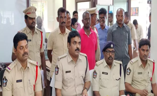 Accused Arrested In 11 Theft Cases In Prakasam District - Sakshi