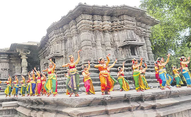 Kakatiya Vaibhava Sapthaham 2022: Kamal Chandra Bhanj Deo Visit Warangal - Sakshi