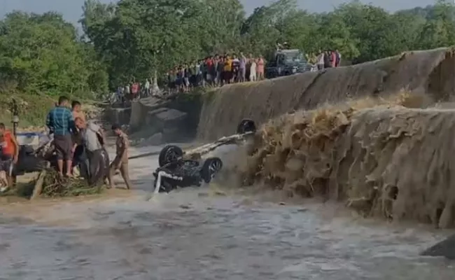 Uttarakhand: Nine Dead after Car Gets Washed Wway By Dhela River In Nainital - Sakshi