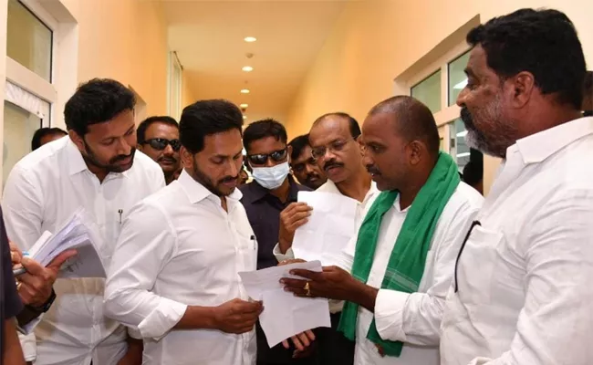 CM YS Jagan Talks With YSRCP Activists in Pulivendula - Sakshi