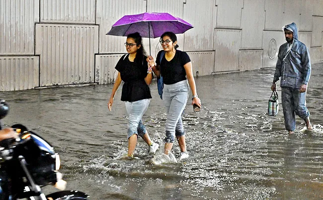 Hyderabad: Heavy Rains Day Roads Filled Water - Sakshi