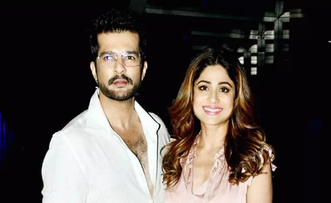 Raqesh Bapat Strong Reply to Trolls Amid Shamita Shetty Breakup Rumours - Sakshi