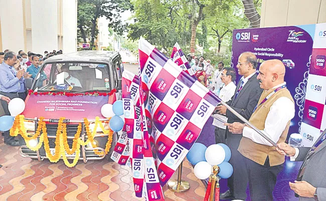 Hyderabad: SBI Donates Van To CR Foundation - Sakshi