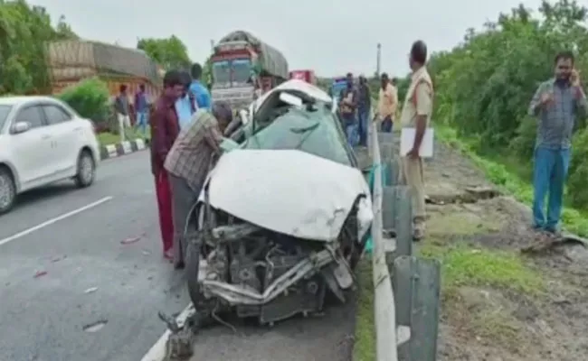 Four Deceased in Road Accident Nizamabad - Sakshi