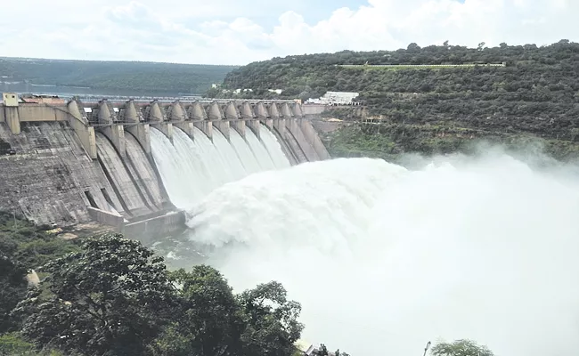 Huge Flood Flow At Krishna And Godavari Rivers Andhra Pradesh - Sakshi