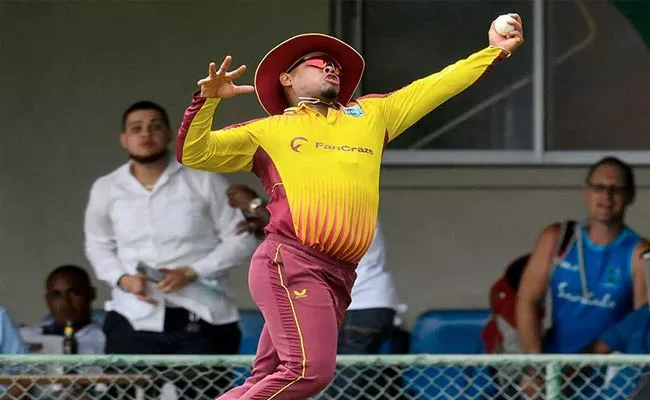 Shimron Hetmyer Takes One Handed Stunning Catch - Sakshi