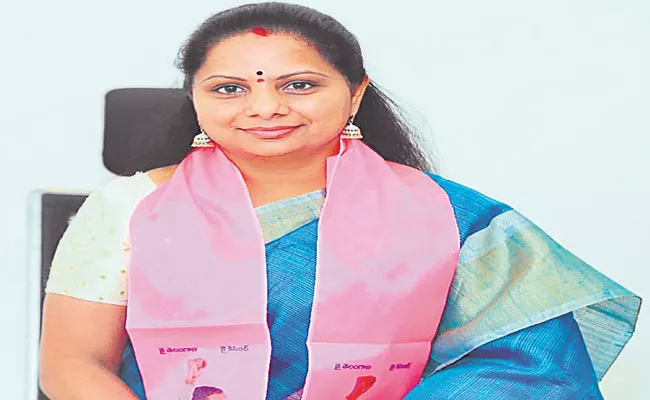 Telangana Field Assistants Met MLC Kalvakuntla Kavitha - Sakshi