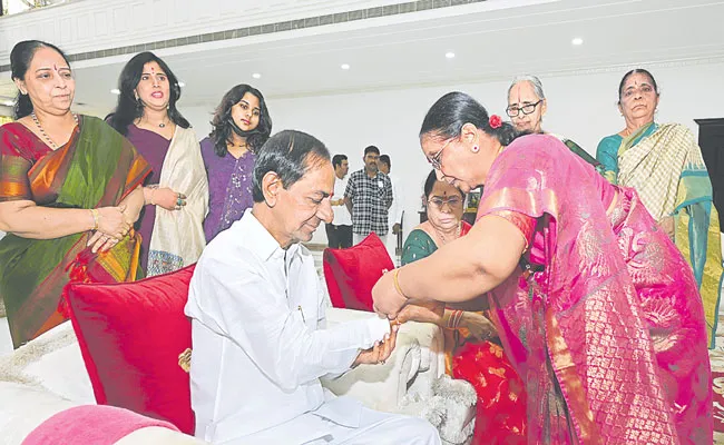 Raksha Bandhan Celebrations Held At Telangana CM KCR Residence - Sakshi