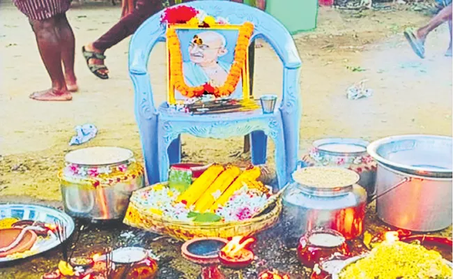 Mahatma Gandhiji as form of village deity Kasibugga - Sakshi