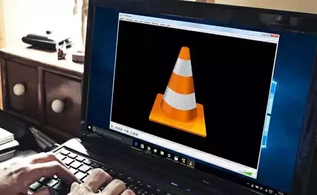 VLC Media Player banned website and VLC download link blocked in India - Sakshi