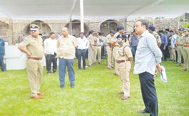 Telangana CS Somesh Kumar Inspects Arrangements At Golkonda - Sakshi